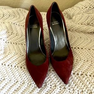 Gorgeous burgundy/wine colored Stuart Weitzman heel. Size 9.5